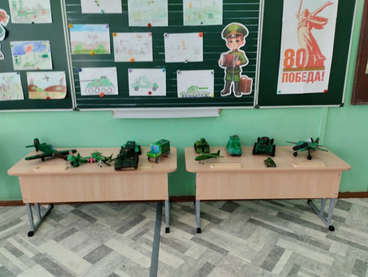 Конкурс рисунков и поделок "Парад военной техники"..